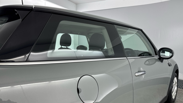 MINI Hatchback 1.5 Cooper Classic 3dr Auto Petrol Hatchback